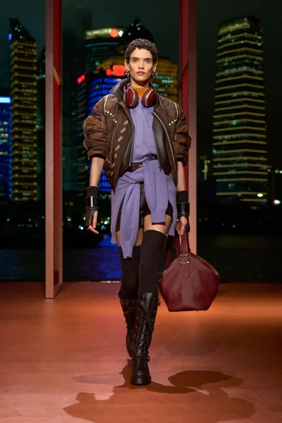 Look 13